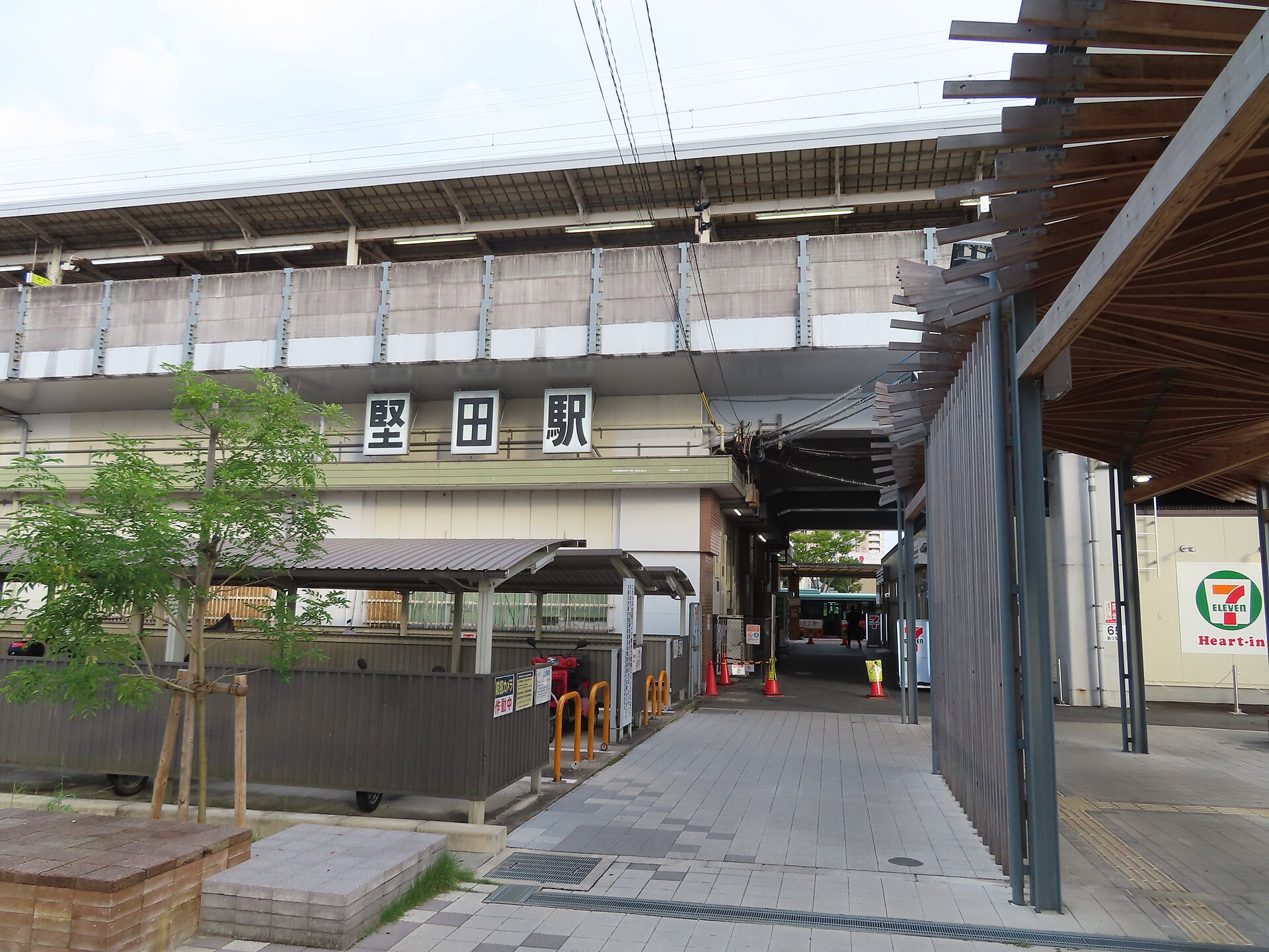 堅田駅の駅舎
